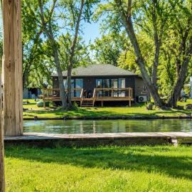 2-bedroom Lake Front Cottage in Harwood ON #5, hotel a Harwood