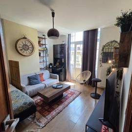Pb155, balcony with street view