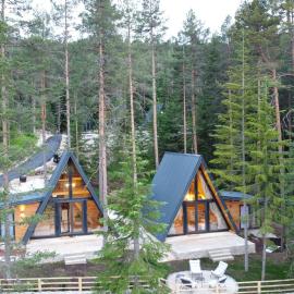 Ninas Villas, hotel di Vrela