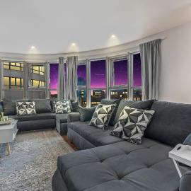 Spacious 3BR City Apartment near Motorpoint - Sleeps 10