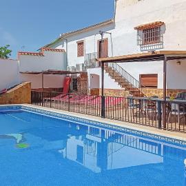 8 Bedroom Lovely Home In Iznájar, hotel in Iznájar
