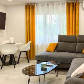 2 Bedroom Cozy Apartment In Marinici, hotel in Marinići