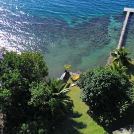 Maison au Bord de l'eau Tautira Beach House Waterfront House, hotel i Tautira