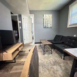 Modern Cozy Apartment with Free Parking