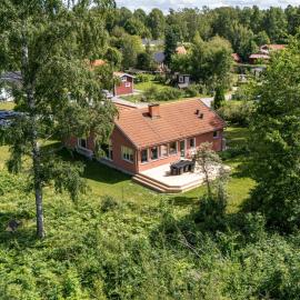 Newly Renovated Lakeview Home Near Eskilstuna, hotel a Eskilstuna