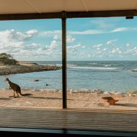 Stones Throw: Beachfront Escape at Stokes Bay KI, hotel in Stokes Bay