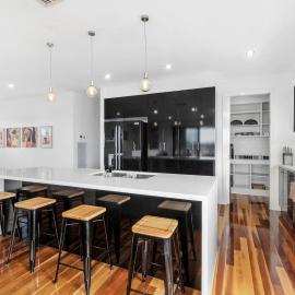Bayview Luxe- Sleeping 14, Pet Friendly, Views- 4 bedroom, lounge with sofa beds, hotel in Curlewis