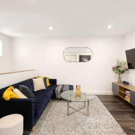 City Centre Unit Overlooking Ryrie Street!