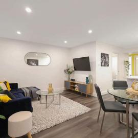 City Centre Unit Overlooking Ryrie Street!