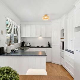 Bonnyvale Beach Shack- Pet friendly, walk to the beach!