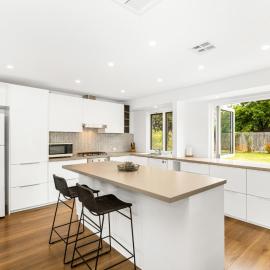 The Esplanade Indented Heads- Beach front, Luxury, Sleeps 8, Spacious, Aircon, Heating,