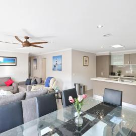 Casa Laut Family friendly short walk to the beach Pets upon agreement Sleeps 6, hotel in Indented Head