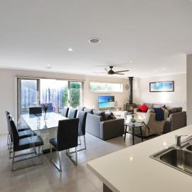 Casa Laut Family friendly short walk to the beach Pets upon agreement Sleeps 6, hotel in Indented Head