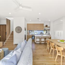 Grandview Luxe- Central Barwon Heads, Brand New, Sleeps 6, Aircon, Parking, WIFI, walk to beach and shops