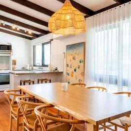 Whitehouse; Beachside, Fireplace, Pet friendly