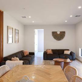 Oceans 10 Lux Beach house 5 bedroom Parking Aircon Spa Bath، فندق في Indented Head