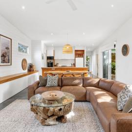 Hitchcock Getaway; Central Barwon Heads, Sleeps 6, hotel in Barwon Heads