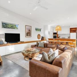 Hitchcock Getaway; Central Barwon Heads, Sleeps 6, hotel in Barwon Heads