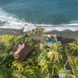 Secret Moon Beach House, hotel in Jasri