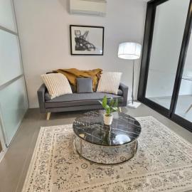 Modern 1BR Views in Belconnen, hotel in Belconnen