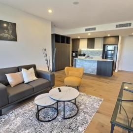 Relaxing 2BR with Lake Views in Eastbourne