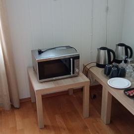Simple accommodation in beautiful Åna Sira on the second floor uten kjøkken, hotel in Åna-Sira