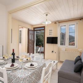 Eva's Family Cottage in Makryotika Village!