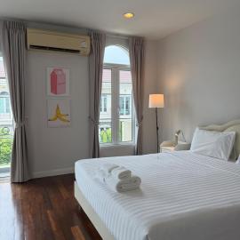 Entire 3Bedroom Townhome, shared swimming pool in Sukhumvit, 2927