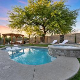 Luxury and Harmony in a 6BR Dream Villa; Pool, Hot Tub, Game room, Near the Las Vegas Strip
