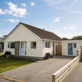 Charming 3 Bedroom Cottage - Garden WiFi Parking
