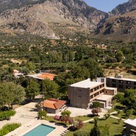 Idi Hotel, hotel din Zarós