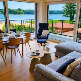 Złota Plaża Apartament Słoneczny z widokiem na jezioro, Hotel in Boszkowo