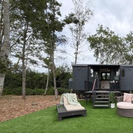 Lux Hut Nestled between The Cotswolds & Stratford
