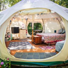 Snowdrop Bell Tent at Kingsmead, hotel in West Buckland