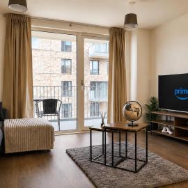 Spacious 1 Bed Sleeps 4 Direct to Wembley, hotel a Harrow
