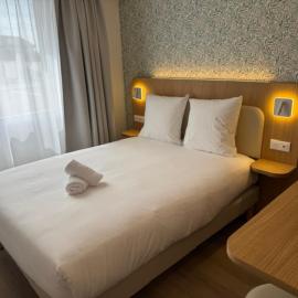 BRIT HOTEL CONFORT Roissy Saint-Witz, хотел в Сен-Виц