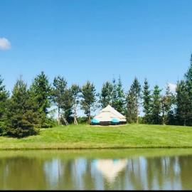GLaMPLIFE,tünni ja suitsusaunaga, hotell i Kasaritsa