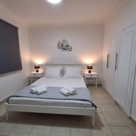 Vacation home in the area of Gefyra, Monemvasia – hotel w mieście Yéfira