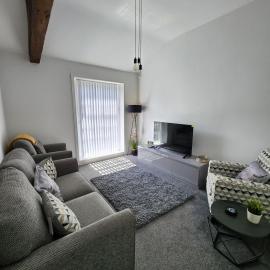 1 Bedroom Apartment - River Views & Free Parking