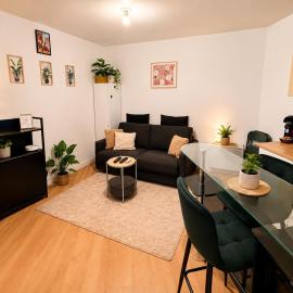 Grand Studio Cosy & Élégant Proche Paris La Défense, hotel a Colombes