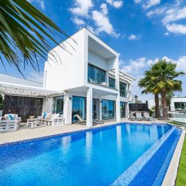 Villa Catalina, hotel in Armação de Pêra