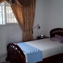 jolie chambre privée climatisée, hotel in Tunis