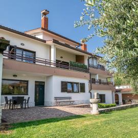 Prostorni in udobni apartmaji Izola SL - Spacious & Comfortable Apartments Izola SL, hotel in Izola