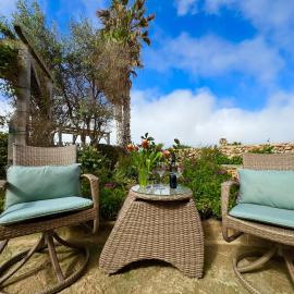 Tranquil garden hideaway in Gozo, hotel in San Lawrenz