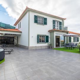Villa Emilia by Atlantic Holiday, hotelli kohteessa Calheta