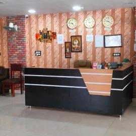 Hotel Paras r inn airport, hotel en Banthra Sikandarpur