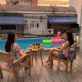 Capsule Hostel and Thai Traditional Bath Bangkok, hotel en Bangkok