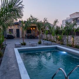 Maria - Christina House، فندق في Soroni