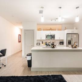 Riverwalk View Luxe Condo Views Pool Free Parking, hotel u gradu San Antonio