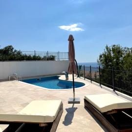 Sea View Residence with Pool & Private Terrace, hotell i Krstac